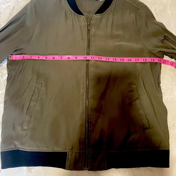 Zip Front Top - Picture 4 of 7